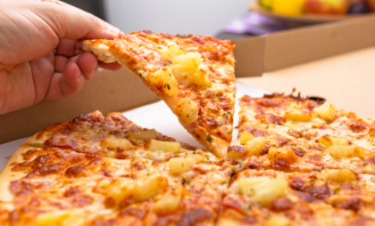 O pizzerie din Marea Britanie a declarat război unui ingredient controversat și cere 100 de lire clienților care îl vor: „Hai să te văd, monstru ce ești!” O pizzerie din Marea Britanie a declarat război unui ingredient controversat și cere 100 de lire clienților care îl vor: „Hai să te văd, monstru ce ești!”