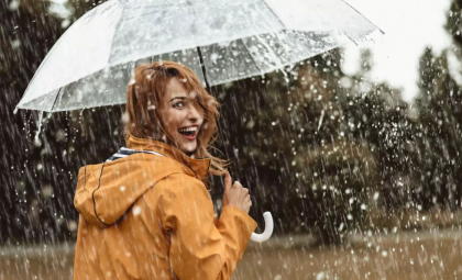 Luați cu voi dispoziția bună, dar nu uitați umbrelele acasă. Cum va fi vremea astăzi, dar și în următoarele zile. Prognoza meteo