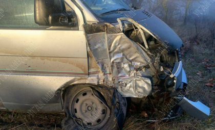 Accident în stânga Nistrului: O persoană a ajuns la spital, după ce mașina în care se afla s-a izbit într-un copac - FOTO
Accident în stânga Nistrului: O persoană a ajuns la spital, după ce mașina în care se afla s-a izbit într-un copac - FOTO