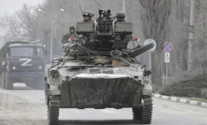Un manual nou îi învață pe elevii din Rusia că țara a fost „forțată” să invadeze Ucraina