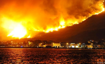 Incendiile, o afacere mafiotă. Există o „industrie a focului” în sudul Italiei - VIDEO Incendiile, o afacere mafiotă. Există o „industrie a focului” în sudul Italiei - VIDEO
