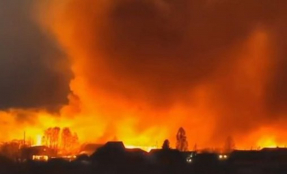  Rusia își închide una din cele mai mari rafinării, cuprinsă de flăcări după atacurile cu drone-kamikaze ucrainene. Reacția Moscovei - VIDEO