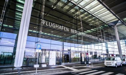 Un șofer trebuie să plătească taxe de 200 de mii de euro, după ce și-a lăsat mașina parcată timp de un an la aeroportul din Berlin
