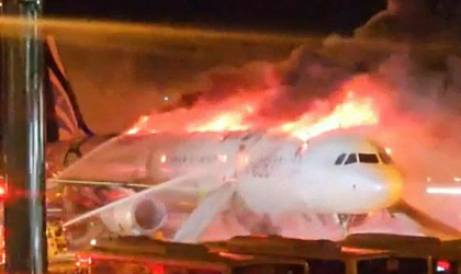 176 de persoane au fost evacuate după ce un avion a fost cuprins de flăcări pe pistă, în Coreea de Sud - VIDEO 176 de persoane au fost evacuate după ce un avion a fost cuprins de flăcări pe pistă, în Coreea de Sud - VIDEO
