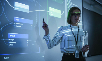 Într-un liceu din Londra, profesorii au fost înlocuiţi de inteligenţa artificială. „Învăţământul va fi transformat de AI”