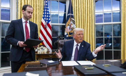 Cum se fac restructurările la stat în SUA. Trump plătește 2 milioane de angajați ca să demisioneze