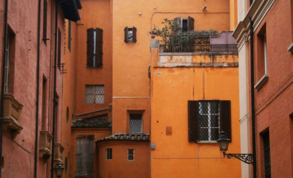Un român și-a dat foc la apartament, în Roma, de nervi că partenera i-a lăsat pisica să fugă pe fereastră