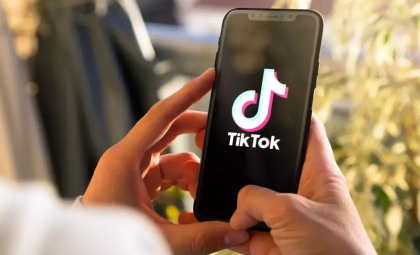 O adolescentă de 14 ani, ucisă de tată din cauza postărilor ei pe TikTok. Familia se mutase recent în Pakistan, după 25 de ani de SUA O adolescentă de 14 ani, ucisă de tată din cauza postărilor ei pe TikTok. Familia se mutase recent în Pakistan, după 25 de ani de SUA