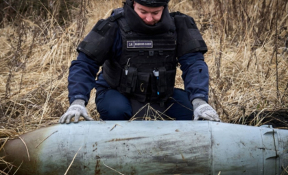 O bombă rusească FAB-500 neexplodată a fost neutralizată în Harkov. Imagini cu una dintre cele mai periculoase meserii din lume - VIDEO O bombă rusească FAB-500 neexplodată a fost neutralizată în Harkov. Imagini cu una dintre cele mai periculoase meserii din lume - VIDEO