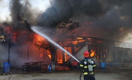 O casă de locuit a luat foc, la Orhei. Două echipaje de pompieri au intervenit pentru stingerea flăcărilor. IGSU vine cu detalii
