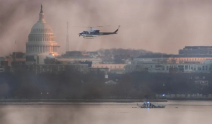 Trump spune că elicopterul Black Hawk „zbura mult prea sus” înainte de coliziunea cu avionul de pasageri în Washington Trump spune că elicopterul Black Hawk „zbura mult prea sus” înainte de coliziunea cu avionul de pasageri în Washington