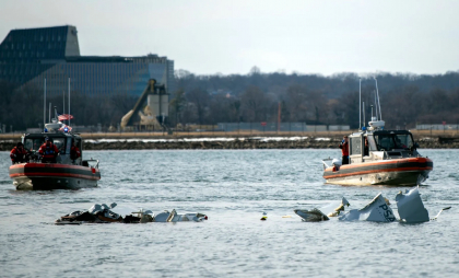 Accidentul aviatic din Washington: Cutiile negre ale aeronavei American Airlines au fost recuperate Accidentul aviatic din Washington: Cutiile negre ale aeronavei American Airlines au fost recuperate