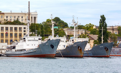 O altă navă rusă a luat foc în larg. Incidentul, revelator pentru starea de degradare a flotei mediteraneene a Rusiei