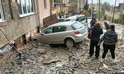 Inundaţii de amploare în Sicilia, unde în patru ore a plouat cât într-o lună. Opt regiuni sunt în alertă