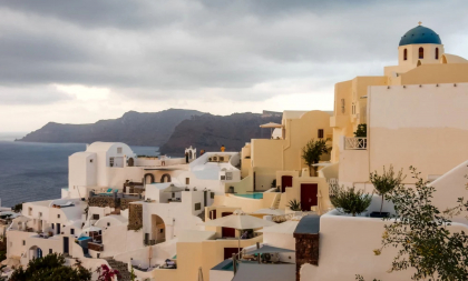 Insula Santorini, zguduită de cutremure. Localnicii dorm în mașini și se tem de un posibil tsunami