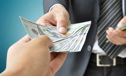 Curs valutar BNM pentru 4 februarie. Cât costă astăzi un euro și un dolar - FOTO