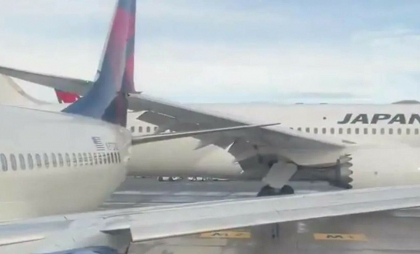 Un avion al companiei Japan Airlines s-a ciocnit cu un avion al companiei Delta Air Lines, la Seattle Un avion al companiei Japan Airlines s-a ciocnit cu un avion al companiei Delta Air Lines, la Seattle