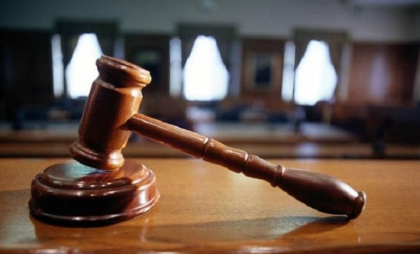 A fugit din sala de judecată înainte să fie încătușată, după ce a fost condamnată la 6 ani de închisoare. Ce infracțiune a comis o femeie din capitală 
