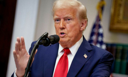 Donald Trump a impus taxe vamale uriașe, de pe o zi pe alta: 25% la toate importurile de aluminiu și oțel, începând de luni