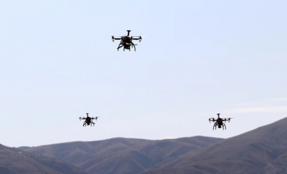 Rușii își întăresc apărarea antidrone cu plase de protecție pe drumurile strategice Rușii își întăresc apărarea antidrone cu plase de protecție pe drumurile strategice
