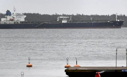 Rusia amenință cu „mișcări de retorsiune” după ce a aflat că mai multe state UE i-au luat în vizor „flota-fantomă” din Marea Baltică și afișează un aer de superioritate Rusia amenință cu „mișcări de retorsiune” după ce a aflat că mai multe state UE i-au luat în vizor „flota-fantomă” din Marea Baltică și afișează un aer de superioritate