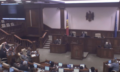 Imagini video cu dronele care au survolat teritoriul Moldovei - difuzate la începutul ședinței Parlamentului. Grosu: „Este pentru prima dată când o dronă militară, cu încărcătură explozivă, cade pe teritoriul țării noastre” Imagini video cu dronele care au survolat teritoriul Moldovei - difuzate la începutul ședinței Parlamentului. Grosu: „Este pentru prima dată când o dronă militară, cu încărcătură explozivă, cade pe teritoriul țării noastre”