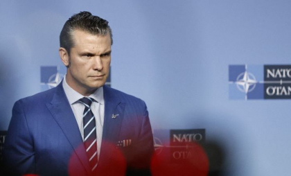 Șeful Pentagonului îl apără pe Trump și spune că negocierile cu Putin pentru încheierea războiului nu sunt „o trădare” a Ucrainei
Șeful Pentagonului îl apără pe Trump și spune că negocierile cu Putin pentru încheierea războiului nu sunt „o trădare” a Ucrainei