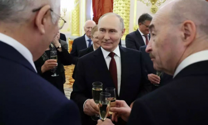 „Trump s-a predat lui Putin. Se bea vodcă direct din sticlă la Kremlin”. Mesajul dur al fostului consilier al lui Trump - VIDEO „Trump s-a predat lui Putin. Se bea vodcă direct din sticlă la Kremlin”. Mesajul dur al fostului consilier al lui Trump - VIDEO