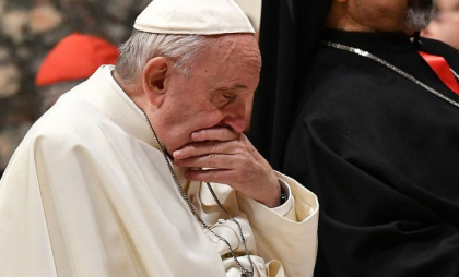 Papa Francisc a fost internat la un spital din Roma
