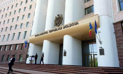 Promo-LEX despre activitatea Parlamentului în sesiunea de toamnă 2024: Cine sunt deputații care au lipsit cel mai mult de la ședințe 