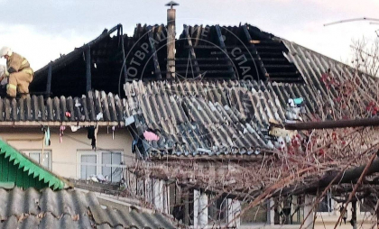 Incendiu în stânga Nistrului: Acoperișul unei case, făcut scrum de flăcări. Ce s-a întâmplat - FOTO Incendiu în stânga Nistrului: Acoperișul unei case, făcut scrum de flăcări. Ce s-a întâmplat - FOTO