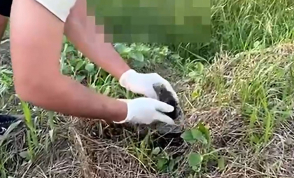 Au încercat să vândă droguri prin ascunzișuri și să mituiască un polițist pentru a scăpa de pedeapsă. Doi bărbați - reținuți și trimiși pe banca acuzaților. Cum s-a întâmplat totul Au încercat să vândă droguri prin ascunzișuri și să mituiască un polițist pentru a scăpa de pedeapsă. Doi bărbați - reținuți și trimiși pe banca acuzaților. Cum s-a întâmplat totul