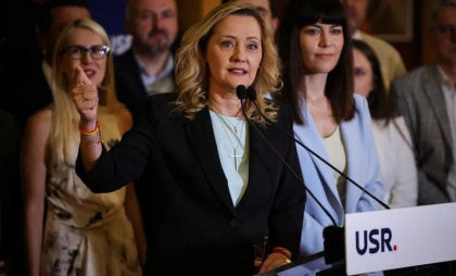 Elena Lasconi a început strângerea de semnături pentru a candida la prezidențiale în România. „Eu nu mă predau” Elena Lasconi a început strângerea de semnături pentru a candida la prezidențiale în România. „Eu nu mă predau”