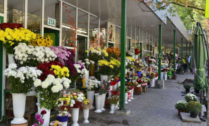 Amenzi de 76 de mii de lei aplicate comercianților de flori în urma controalelor fiscale de Ziua Îndrăgostiților. Ce încălcări au fost depistate