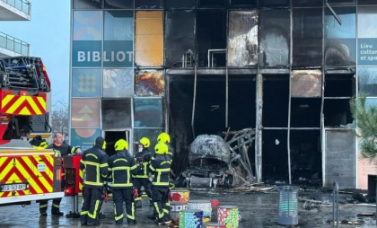 Violențe extreme pe străzile din Grenoble. Tiruri de mortieră între atacanți și poliție, iar o bibliotecă a fost incendiată
Violențe extreme pe străzile din Grenoble. Tiruri de mortieră între atacanți și poliție, iar o bibliotecă a fost incendiată