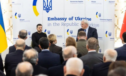 Reacție rapidă a Kievului după atacul fără precedent lansat de Trump: „Nimeni nu poate forța Ucraina să renunțe. Ne vom apăra dreptul la existență” Reacție rapidă a Kievului după atacul fără precedent lansat de Trump: „Nimeni nu poate forța Ucraina să renunțe. Ne vom apăra dreptul la existență”