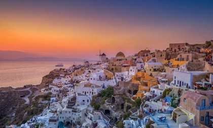 Insula Santorini, zguduită de 21.500 de seisme în ultimele trei săptămâni. Specialiștii nu exclud riscul unui cutremur major