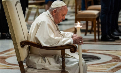 Papa Francisc se teme că nu va reuși să supraviețuiască bolii. Au început pregătirile pentru înmormântarea Suveranului Pontif