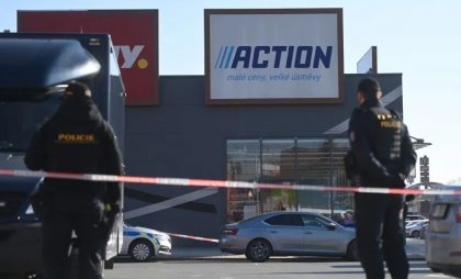 Atac cu cuțitul într-un centru comercial din Cehia. Două femei au fost ucise