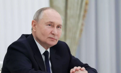 Vladimir Putin susține că soldații ruși din Ucraina „apără viitorul Rusiei” și le promite arme și echipamente noi