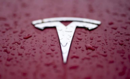 Tesla recheamă 376.000 de vehicule electrice în SUA, din cauza unei probleme la asistenţa direcţiei. Anunţul a dus la o scădere de 3% a acţiunilor companiei Tesla recheamă 376.000 de vehicule electrice în SUA, din cauza unei probleme la asistenţa direcţiei. Anunţul a dus la o scădere de 3% a acţiunilor companiei