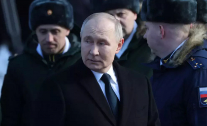 Rusia accelerează maşinăria de război înainte de negocierile cu Trump. Moscova susţine că vrea un acord pe termen lung cu Ucraina Rusia accelerează maşinăria de război înainte de negocierile cu Trump. Moscova susţine că vrea un acord pe termen lung cu Ucraina
