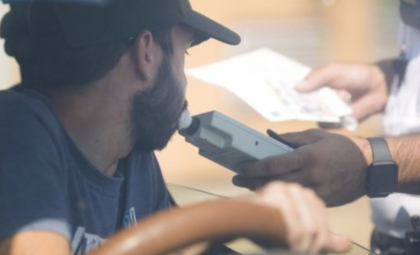 Un bărbat, condamnat la trei ani de închisoare, după ce a fost prins băut și fără permis de conducere la volan
Un bărbat, condamnat la trei ani de închisoare, după ce a fost prins băut și fără permis de conducere la volan