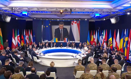 Summit important la Kiev, la trei ani de la începutul războiului din Ucraina. Guvernul Marii Britanii a anunțat 107 noi sancțiuni împotriva Rusiei. Ministrul de Externe David Lammy: „Nu vom întoarce spatele Ucrainei” - VIDEO