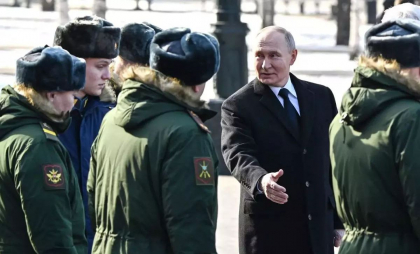 Rusia nu va opri luptele în Ucraina până când nu obţine ce vrea la negocieri. Kremlinul acuză Europa că vrea continuarea războiului Rusia nu va opri luptele în Ucraina până când nu obţine ce vrea la negocieri. Kremlinul acuză Europa că vrea continuarea războiului