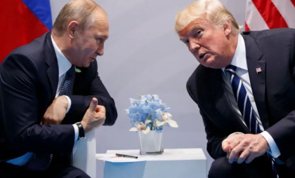 Vladimir Putin joacă la două capete după ce Donald Trump l-a scos din izolare. Liderul de la Kremlin folosește frontul pentru a dicta termenii negocierilor
Vladimir Putin joacă la două capete după ce Donald Trump l-a scos din izolare. Liderul de la Kremlin folosește frontul pentru a dicta termenii negocierilor