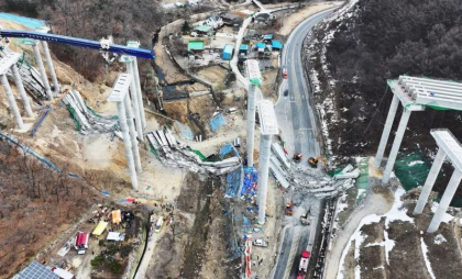 Momentul în care un pod în construcție s-a prăbușit în Coreea de Sud. Cel puțin trei morți și șase răniți - VIDEO Momentul în care un pod în construcție s-a prăbușit în Coreea de Sud. Cel puțin trei morți și șase răniți - VIDEO