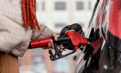 Carburanții se ieftinesc. Care sunt noile prețuri stabilite de ANRE pentru benzină și motorină - FOTO
