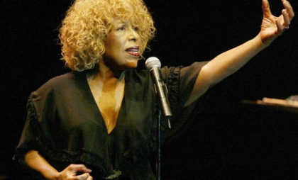 Cântăreața Roberta Flack a murit. Artista R&B celebră pentru hitul „Killing me softly with his song” avea 88 de ani
Cântăreața Roberta Flack a murit. Artista R&B celebră pentru hitul „Killing me softly with his song” avea 88 de ani