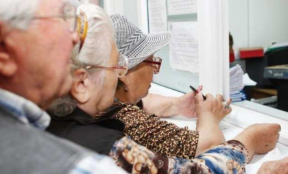 Toți pensionarii cu peste 40 de ani de muncă vor avea o pensie minimă garantată de 3.300 de lei, iar celelalte pensii vor fi indexate cu 10%. Legea - promulgată de Maia Sandu Toți pensionarii cu peste 40 de ani de muncă vor avea o pensie minimă garantată de 3.300 de lei, iar celelalte pensii vor fi indexate cu 10%. Legea - promulgată de Maia Sandu